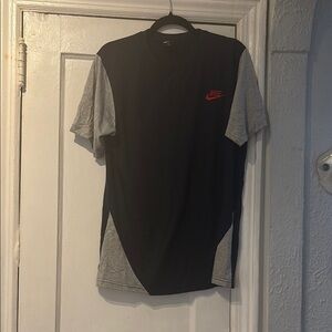 Nike Men's Black and Gray T-Shirt